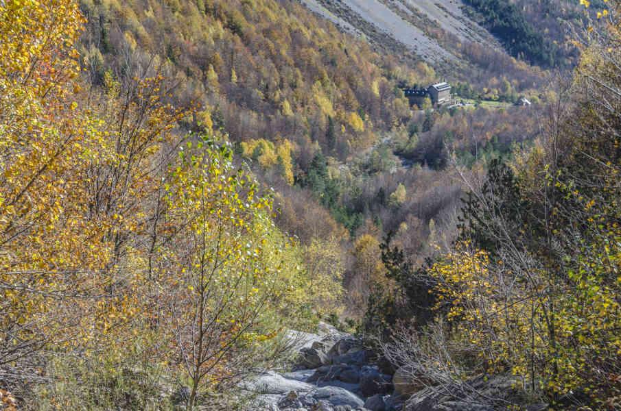 Huesca - parque nacional de Ordesa y Monte Perdido - valle de Pineta 18 - parador nacional de Bielsa.jpg